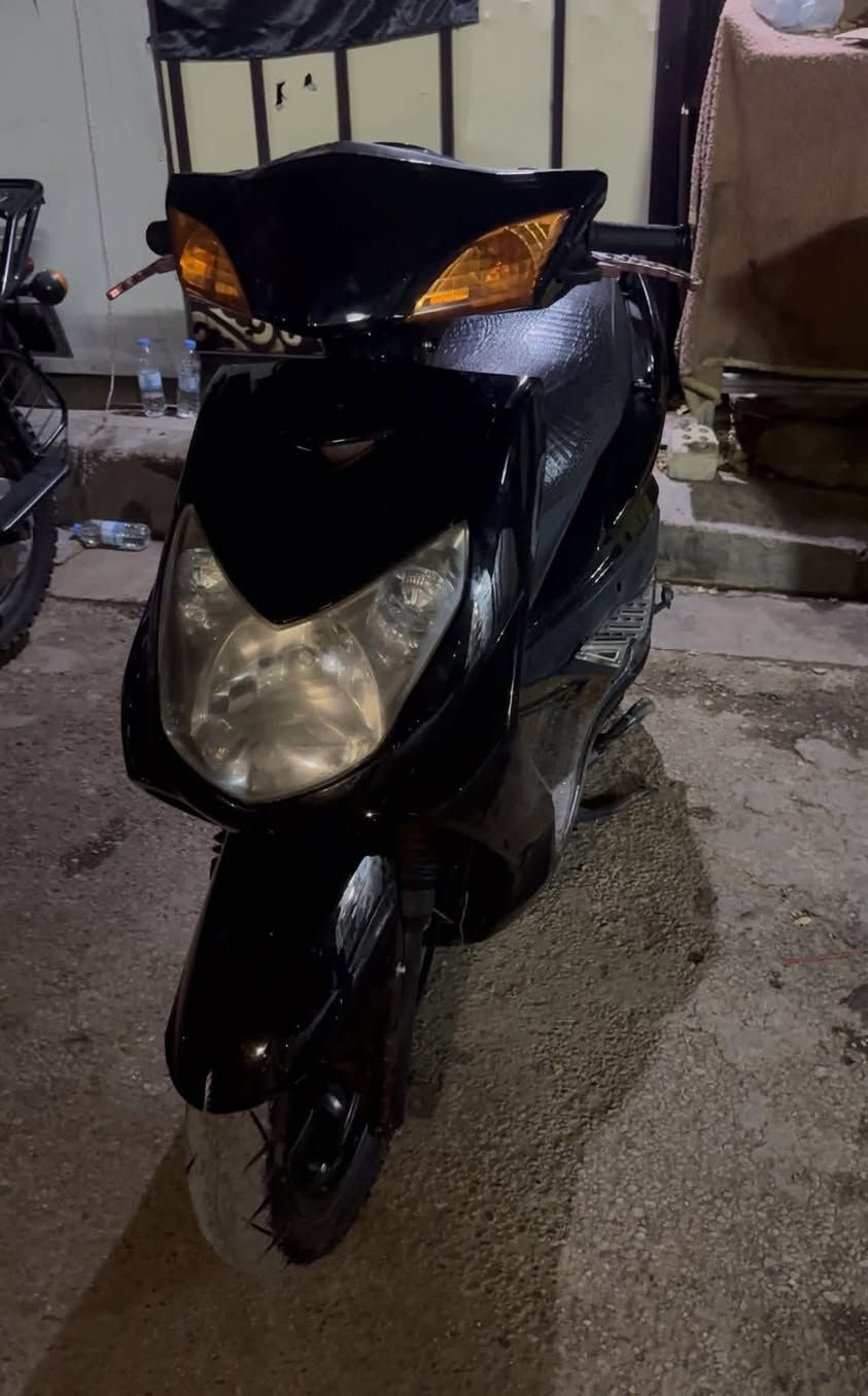 سلام عليكم دراجه سكنس فحل بلاديه كفاله عامه دراجه خير من الله بيه صالنصه رياضيه وبيه بلاديه مالته ويه الواقية كفرات فحميه زلغ مابيه كهربائيات كله شغاله  الدراجه كابريتر دراجه خرسه تجي وتشوف بعينك 
 رقمي واتساب ***********
