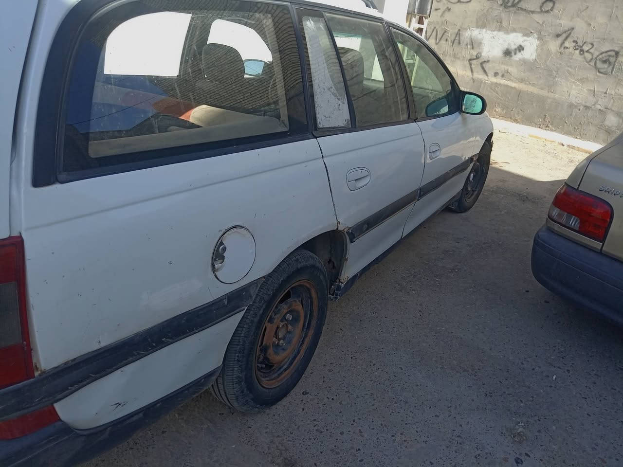 السلام عليكم للبيع اوبل اوميكا بزون استيشن موديل ١٩٩٦ رقم بغداد انكليزي سياره جاهزه وشغاله وين ميعجبك ططلع بيه خدميه مكينه مفتوح كير اوتوماتيك صدر أمامي خلفي جديد تخم تاير جديد شواصي بلاديه كهربائيات كله شغاله السعر ٢٨ ورقه وبي مجال للاتصال *********** مكاني بغداد

