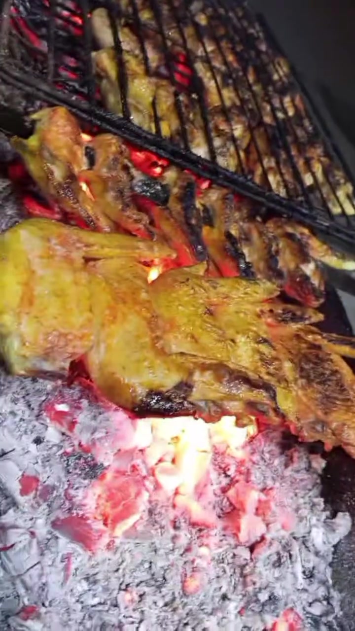 السلام عليكم تحية طيبة لجميع زبائننا الگرام❤️
#مطعم_مشويات 👨‍🍳🥓🥓

متواجدين طيلة أيام الأسبوع ❤️

. اجنحه نفر 6الف 😍***********
