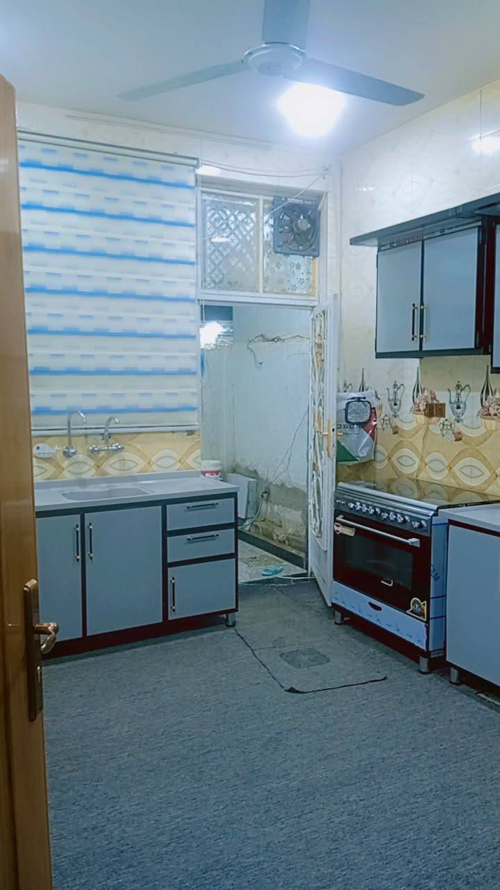 سلام عليكم بيت للبيع مساحه 100 مربع طابقين ركن  طابو زراعي سند 25 شارع عرض 10متر تبليط الموقع تاجيه الزراعي قرب شارع الحي الصناعي لاستفسار *********** مكلف بنشر للاستفسار الاتصال على الرقم الموجود بالاعلان
