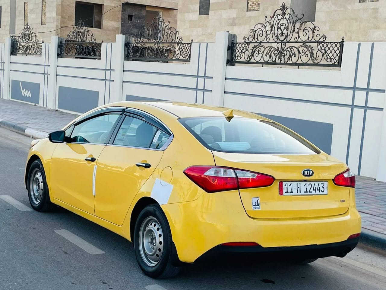 سلام عليكم البيع كيا فورتي موديل 2018 وارد امريكي حادث جاملغ بدون دواخل ولباقي مكفولة كفالة عامة اليبل واحد سيارة جديدة وجاهزة من كلشي تبريد ثلج حدادية تخم تاير كير ومكينة 2000 دوش مكفولات سنوية الغاية 2031هيه غرامات مصفره سيارة احله من صور السعر  113  الأستفسار علا رقم   ***********مكان سيارة كربلاء
