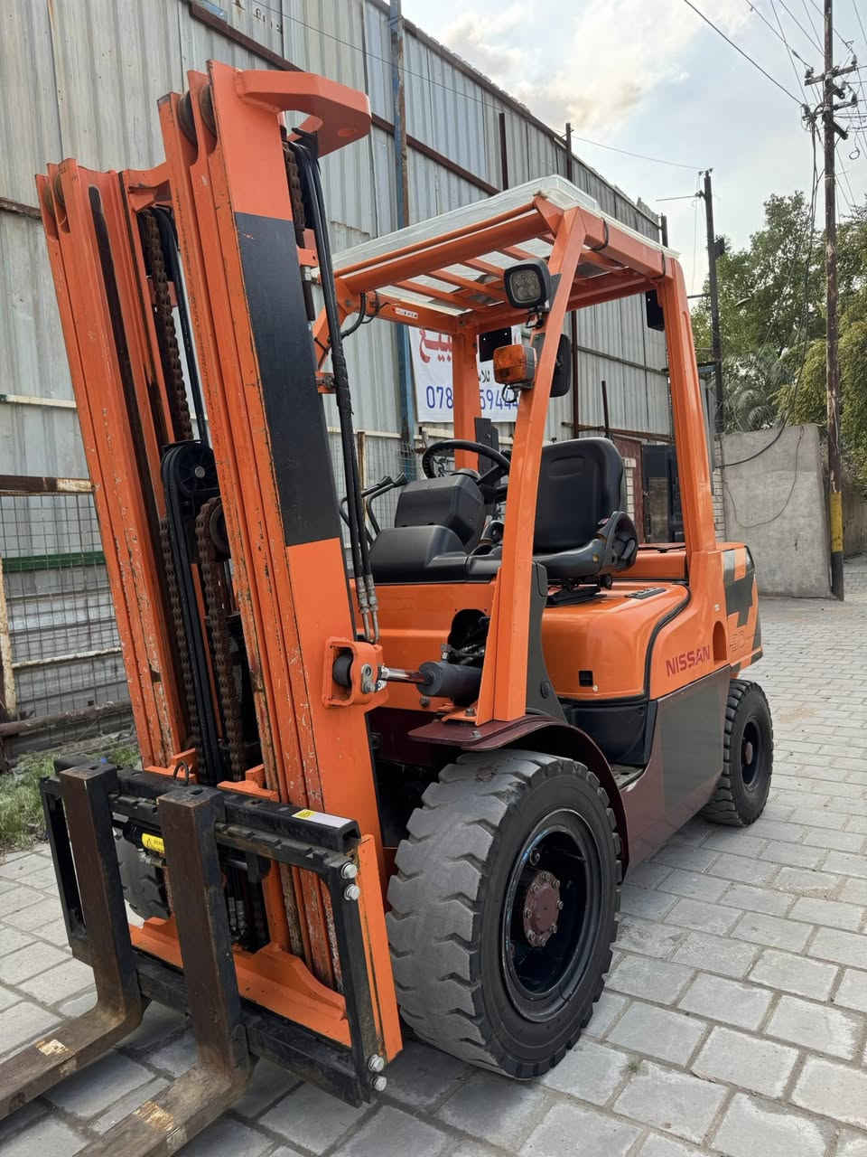 السلام عليكم 
رافعة شوكية نيسان الحجم (3)طن (3)حركات (3)سلايتات موديل 2013
محرك ديزل وارد يابان 
للعم مستخدم يابان فقط 
ساعات العمل 2000 ساعة
الرافعة مكفولة كفالة عامه ع وضعية الشركة
العنوان بغداد باب الشيخ تقاطع الكرينات كراج الحرباوي
الاستفسار الاتصال ع الرقم أو عبر الواتساب 
*********** باداره سامي الخزعلي 
يوجد خدمة توصيل لجميع محافظات العراق ￼
‏
