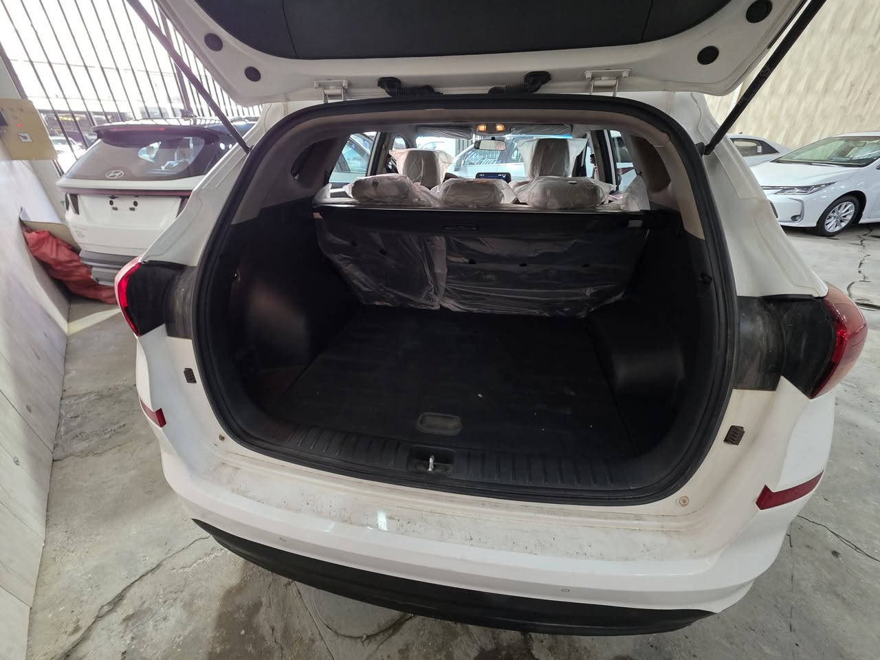 توسان موديل٢٠١٩ خليجي كاصد خمس عدسات فول عده الفتحه بيها تبديل بابتين الصدل وخلف الصدرنفس الون بدون صبغ اثر طخه بصيطه مكينة  ٢٠٠٠ دوش 🚿 ماشيه ٩٦ كيلو تخم تايرات جديد صدر جديد باتري جديد   وصور كلشي بيها شوف الصور والفديو 
مكاني البياع السياره بسمي وجديده  وخير من الله السعر ١٨٣ اتصل على الرقم ***********
