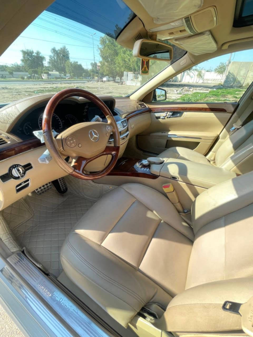 Mercedes Benz S class 
السيارة وارد خليجي استيراد شركة باجگير   S 350 
موديل 2011
عداد الكيلو متر 175الف حقيقي 
كير مكينة صدر كهربائيات كفالة بيهة مكانين صبغ كد شبر
ويل كب 19 تو سايز AMG مع طخم اطارات انتاج 25 
مواصفات السيارة معروفة
السعر 265 ورقة للبيع او مراوس حسب القناعة
للاستفسار الاتصال ع الرقم ***********
