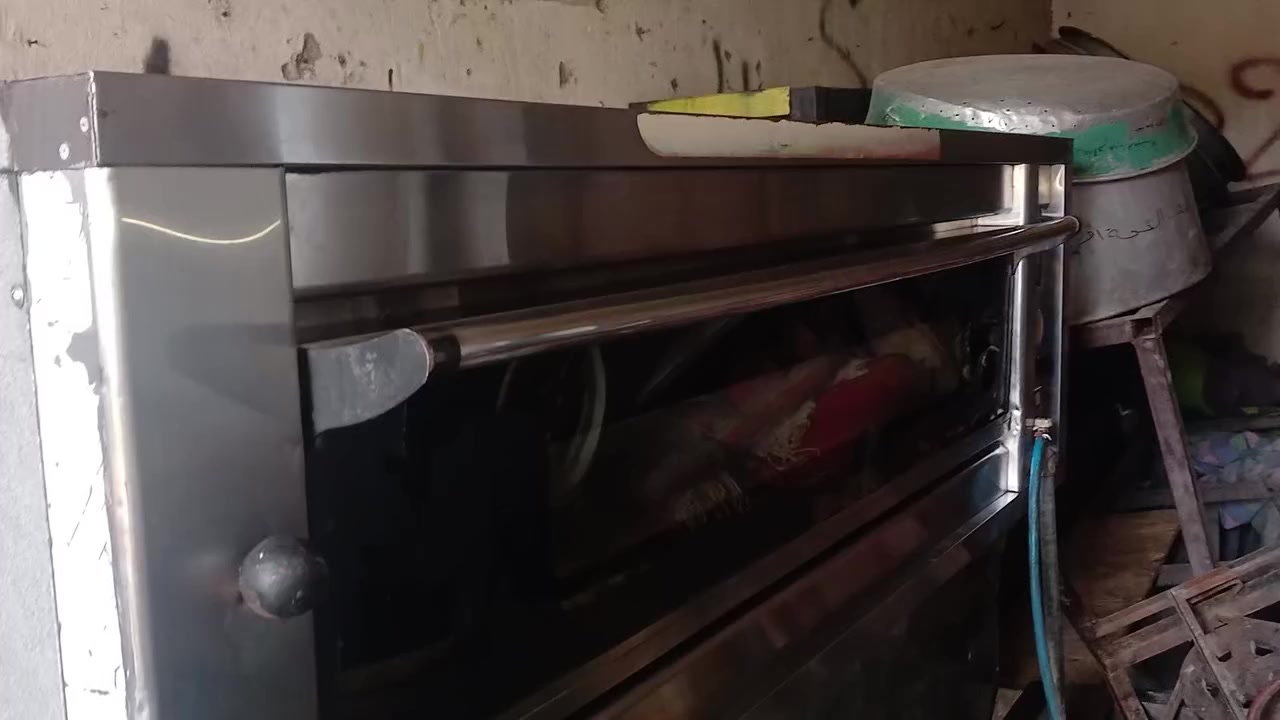 سلام وعليكم اخوان فرن للبيع مستخدمه شهرين  خانه وحده العرض ١٣٠ في ٧٠ السعر الرضيه مالته بليت السعر ٦٠٠ مكان بغداد شهداه العبيدي ***********
