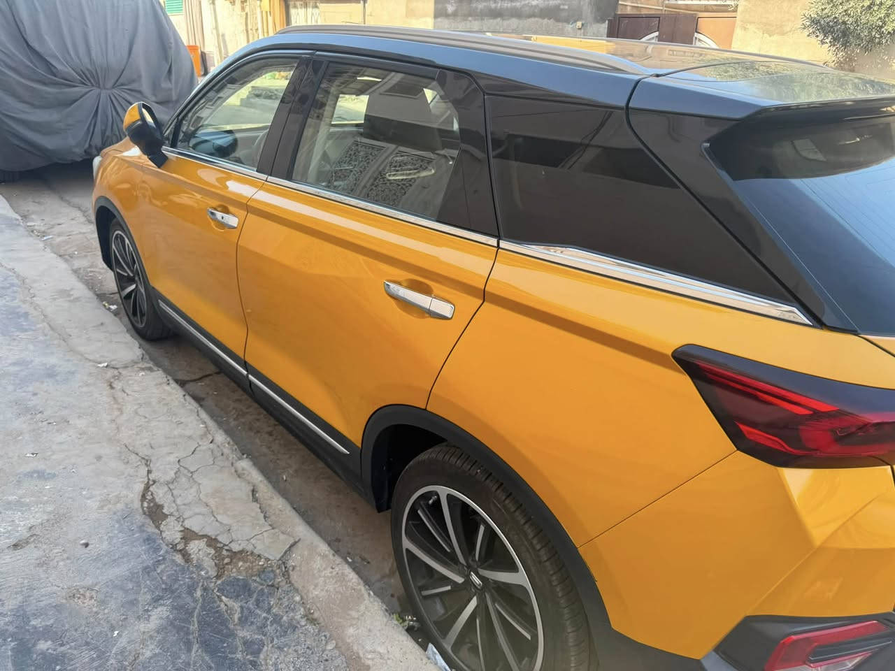 السلام عليكم سياره فاو بيستون t77 السياره فول موصفات الاخير السياره اقساط باقيلهه سنه وصير حره استقطاع فوري من الماستر السياره جديده
بصنه تشغيل 
بنراما طكتين 
مري قابل الطي 
كشنات جلد رياضي 
ماشيه ٦٣ الف 
فول تحكم استيرن 
قطعتين تبريد 
تصعيد الجام والبنراما عنده تقفيل السياره 
رقم بغداد البيع فقط مكان السياره بغداد *********** 
السعر ١١٠ وبيه مجال بسيط

