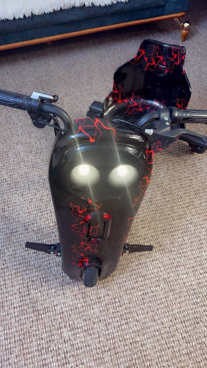 سكوتر درفت شحن جديد استخدام 3 ايام 
يكفي وزن 100 يتصغر ويتكبر 
تفاصيل اكثر خاص


**إذا كنت صاحب هذا الإعلان وتريد حذفه لأي سبب، رجاءا أرسل رسالة إلى الدعم الفني**