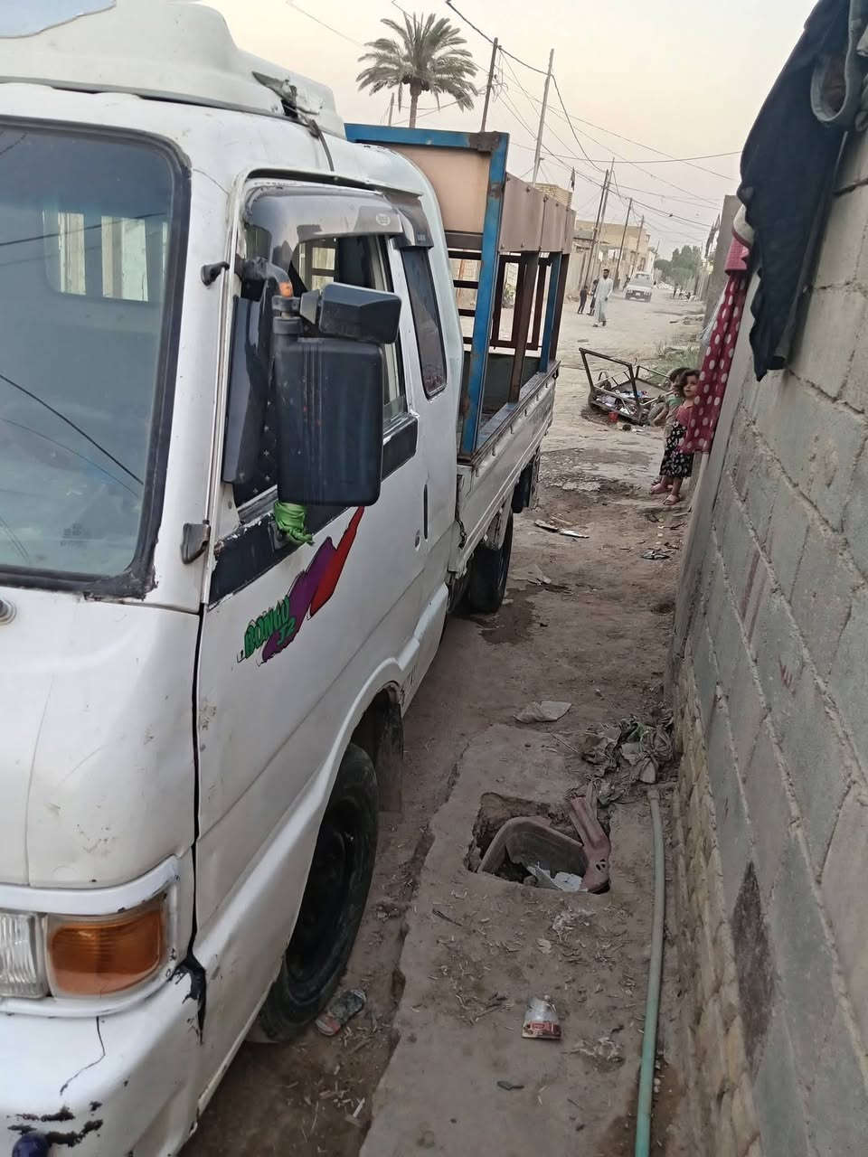 السلام عليكم كيا بنكو موديل 95 كيرو مكينه اكسن مكفولت وشاصي مكفول وشعار بالقماره  رقم بغداد انجليزي باسمي مكانه كربلاء مقدسه السعر 52 وبيها مجال واذا اكو مراوس باحدث بومه وانطي فرق قليل رقم التليفون ***********
