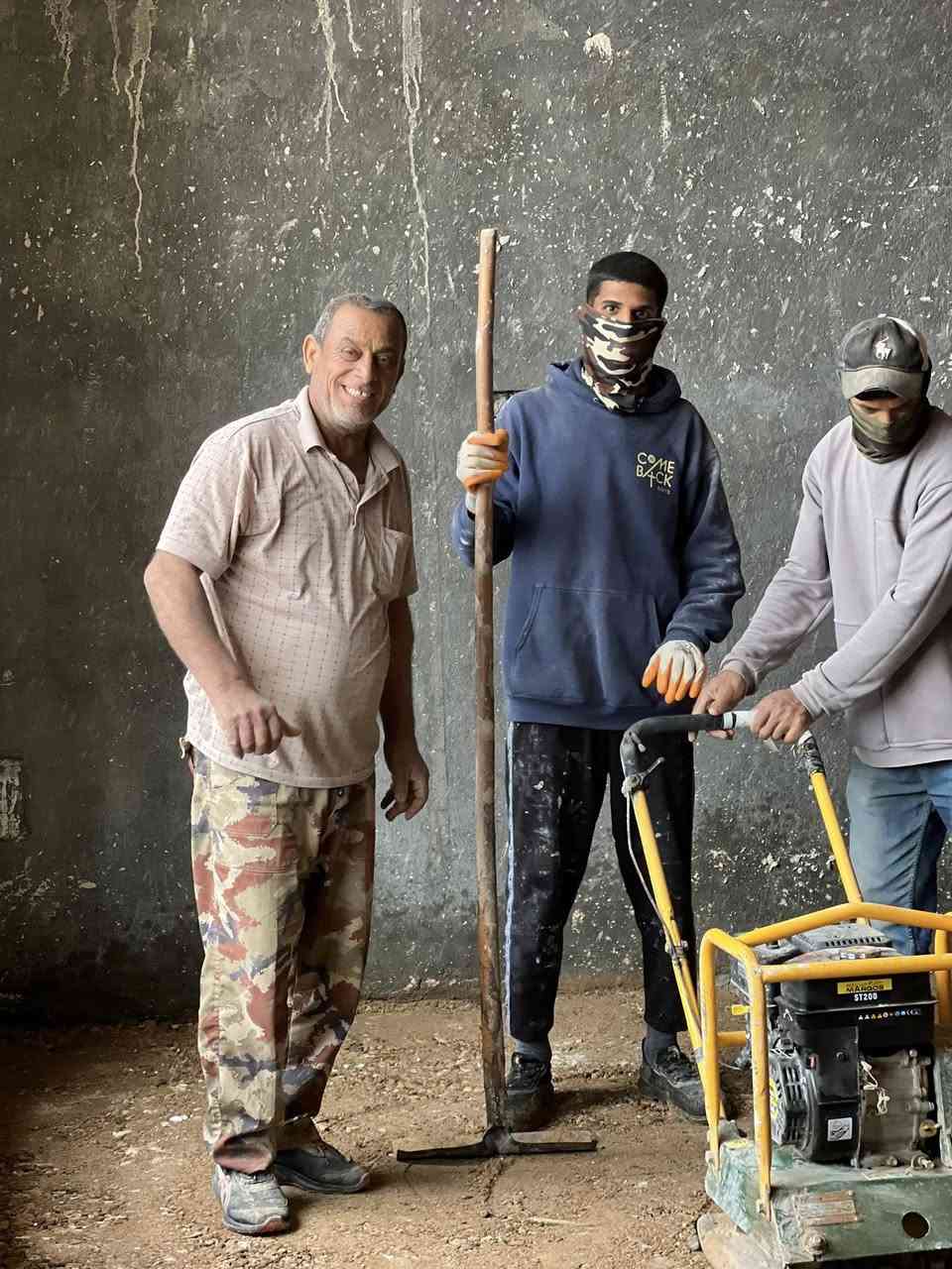 يوجد عمال لكافة الأعمال الشاقة تصعيد مواد عالضهر +فرش سبيس وحدل +صب ارضيات  +تصعيد تراب تنضيف بيوت من جص وأنقاض+تكشير تفليش تشميع بتلو  +غسل بيوت ونقل غراض بيتً تشميع شغلي درجة اولى رقمي بأنسب الاسعار ***********
