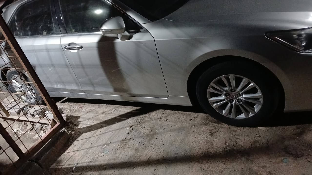 سلام عليكم كروان مويل《 2014》الون سلفي دوخل جوزي كفاله  محرك كير《ضربه كص 》عنوات البصرة)سعر155بيها مجال قليل《***********
