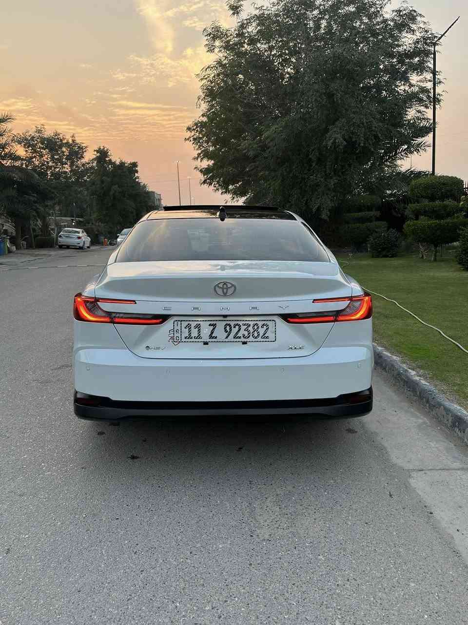 السلام عليكم 

كامري هايبرد 

وارد امريكي

‏xle 2025 
‏1/1 فول الفول
مكينة 2500
ماشيه 7 الف 
بانوراما سقف كامرات عدد 4 محيطية هيد دسبلاي عالجامة الامامية

سستم صوت 9 سماعات ودمام خلفي JBL
كشنات امامية تبريد + تدفئة 
حساسات اماميه وخلفية وحساس تايرات
كشافات اماميه 

 رادار امامي 
نقط عمياء جانبية رادارات خلفيه
لايتات امامي وخلفي لد مري كهرباء

دخول ذكي بدون بصمة 
بصمة تشغيل وصندوك 
تشغيل بصمة وتشغيل عن بعد ابواب بصمة
ترحيب من تقترب للسياره 

قيادة اليه كروز مثبت سرعة
لايت امامي اوتو  3 انظمة قيادة ايكو نورمال سبورت سايد بريك بصمة 

شاشة كبيرة  تبريد بيانو 
قطعتين تبريد  كشنات اماميه كهرباء 
لدات بالدشبول والبوب 

شاشة لمس مع عرض الاعطال
اوتو هولد نظام استشعار البريك التلقائي
‏CarPlay /بلوتوث/ اواكس

وباقي المواصفات المعروفة

حادث تعديل بارد بلبنيد 

مواصفات السيارة فول الفول اعلى فئه
السعر 275$
مكان السيارة بغداد حي الجامعه 
تلفون  ***********
