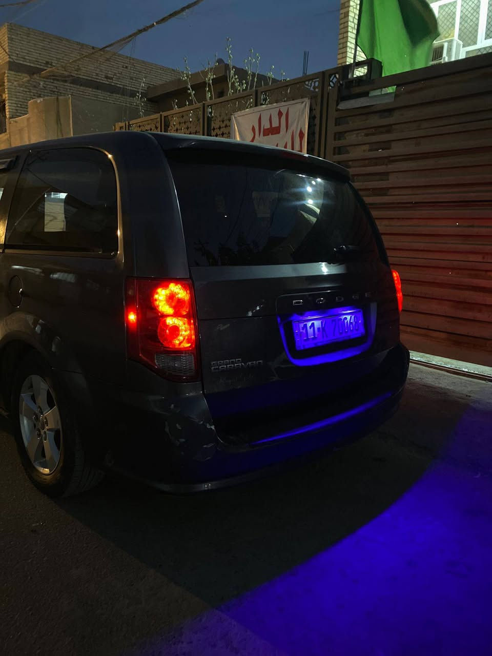 سلام عليكم من رخصة مدير الكروب الحترم دوج كرفان مديل 2014مكينه كير كلهن مكفولات صدر امامي خلفي جديد باتري جديد تخم تايرات جديد  محرك 3600خير من الله السياره ماشيه 127ميل داخل كله اسود شاشه بل سقف 6جام كهرباء بوب صندق مكانيك منضومة غاز 80لتر حادث السياره جاملغ الامامي جهت السايق وربع البنيد وهنا اضربت بل جاملغ الخلفي بس الداير وصبغو الصفحه علمود الون السعر 133استفسار عله رقم ***********
