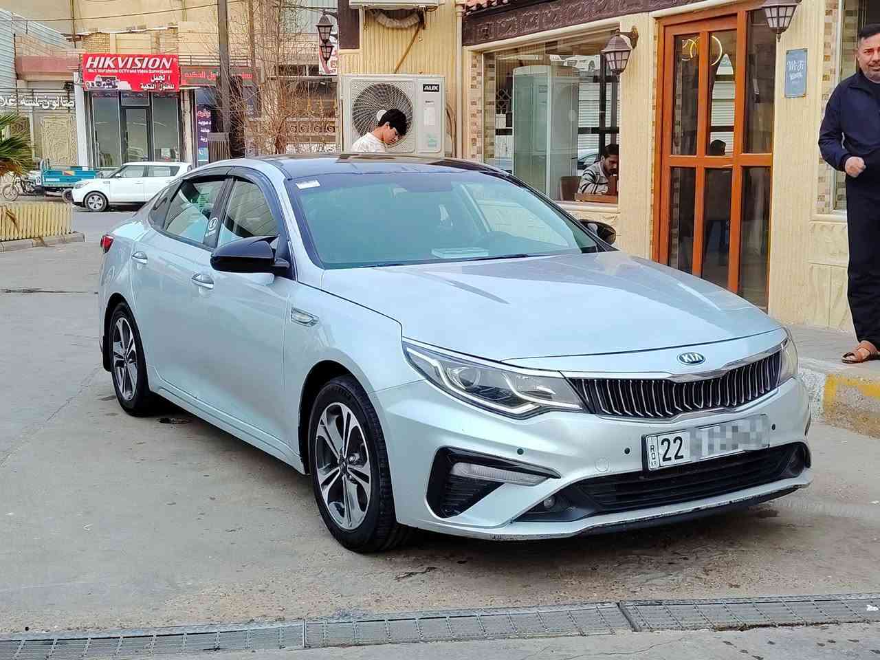 كيا اوبتيما K5 موديل 2020 اصل
ماشية 65 الف كيلو 
وارد كوري اصل غاز تتفول من كل محطة حتة الحكومي شرط 
جاهزة من كل النواحي نقصهة فقط ترتيب شوي للحدادة فقط كلوب حساس ضغط الهواء مشتغل غيرة كلشي ما مشتغل 
شرط كلشي بيهة شغال وبلادي ومسويلهة ادامة كاملة وجانيهة انة مو بياع شراي سيارة ما مخلي بيهة نقص برغي 
تخم تاير وويل كب جدد 
بصمة وتشغيل عن بعد ودخول ذكي 
لد امامي خلفي (حاجب) بلادي 
مكينة وكير شرط زيرو 
المكان بصرة 
السعر 65 ورقة 
كلشي واضح بالصور 
***********
