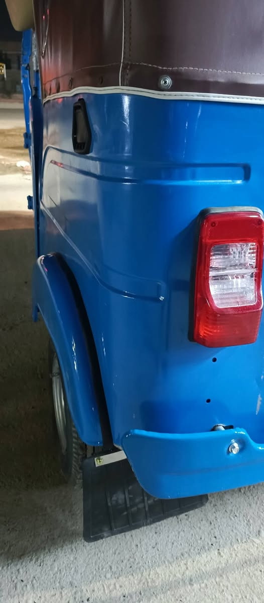 سلام عليكم تكتك 21 رقم وسنويه تحويل مباشر رقمهه بغداد مكاني بغداد حي البتول قرب فلكه  حي النصر سعرهه 7ونص وبيهه مجال تكتك كامله كلشي ما ينقصهه تواصل ***********
