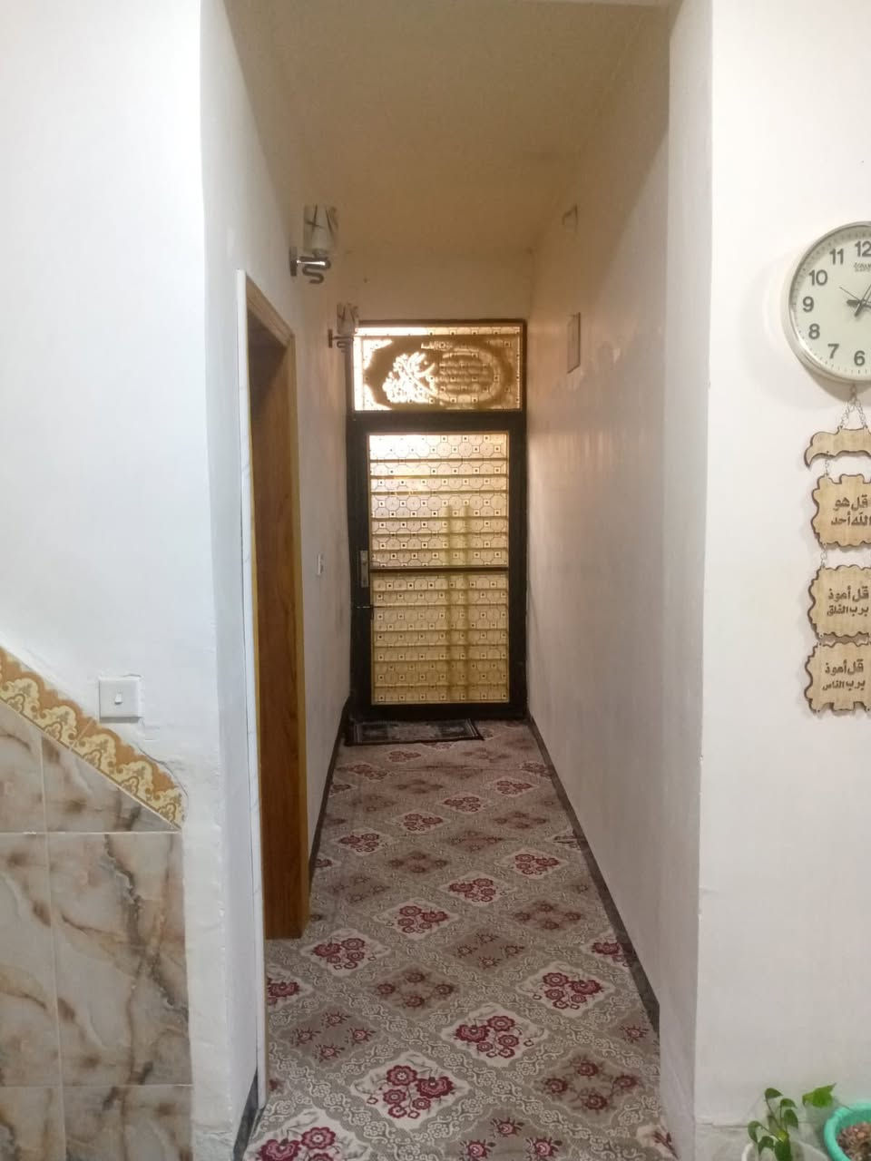 🏡 دار للبيع – بناء حديث درجة أولى
📍 المكان: مفرق السدة – منطقة شارع دبي
📄 طابو زراعي سند ٢٥
📐 المساحة: ٢٠٠م – واقع حال ٢٣٠م

مواصفات الطابق الأول:
• غرفة نوم
• صالة + استقبال
• مطبخ
• مجموعات صحية داخلية وخارجية
• كراج + حديقة
• منور
• باب خلفي يطل على الشارع الآخر

الطابق الثاني:
• غرفتين نوم
• صالة
• البناء طابوق ومسلح – درجة أولى

💰 السعر على الخاص
📞 للاستفسار والاتصال: ***********
🏢 مكتب عقار أهالي المسيب / حي المعلمين الثالثة – قرب جامع محمد الجواد
