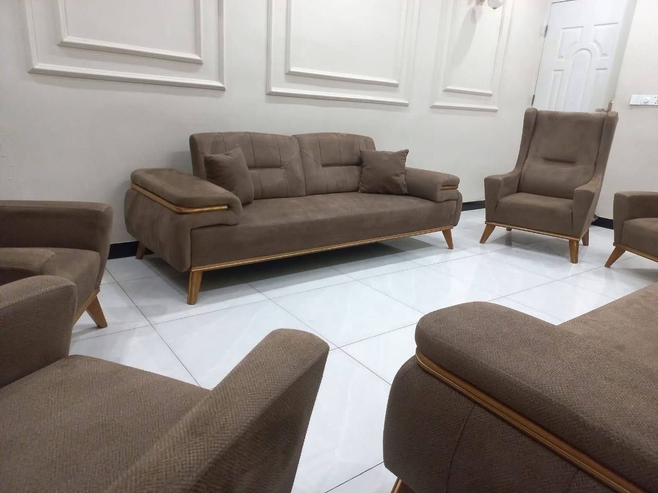 تخم تركي 10 مقاعد مودرن نضام سرير يدات سلايت قماش جيكور دير فريم ارجل زان سفج بولستر طبي نضافته ١٠٠% مبي اي ضرر اخو جديد  سعر... 700 وبي مجال بسيط


**إذا كنت صاحب هذا الإعلان وتريد حذفه لأي سبب، رجاءا أرسل رسالة إلى الدعم الفني**