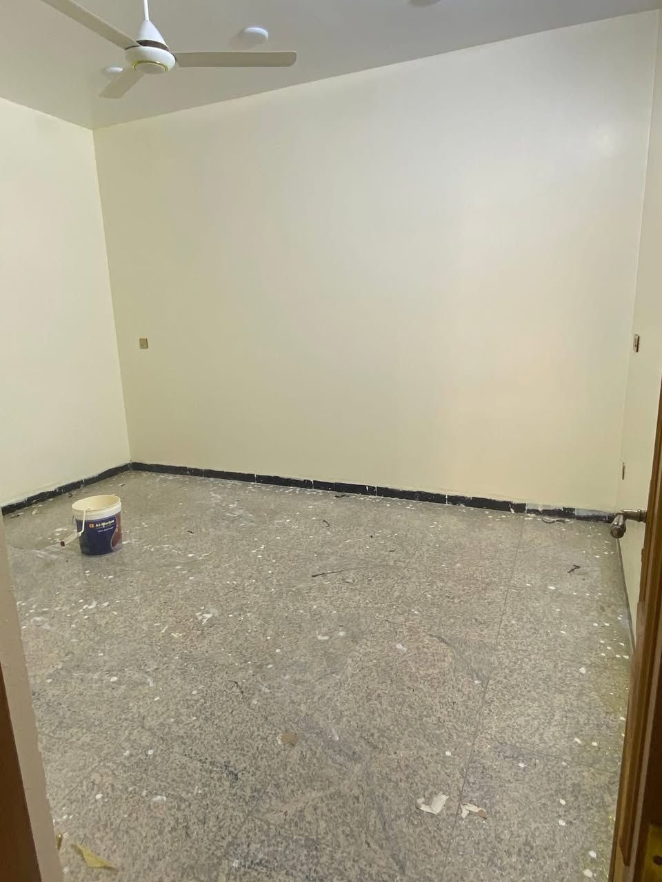 🏠 شقة أرضية معزولة للايجار ((عائلة))
📍المنصور / الداوودي 613 - شارع مرطبات جيلاتو

🔸شارع 20م هادئ وقريب من جميع الخدمات 
جاهزه للسكن صبغ جديد مع انارة جديدة وصحيات جديدة

🔹التفاصيل : 
•مدخلين + طرمة
• صالة 
• مطبخ مع جلسة طعام
• غرفة نوم واحدة
• حمام + مَنور 

▫️سعر الايجار 900 الف، تصويرها متوفر 

📱 للاستفسار واتساب او الاتصال: ***********
