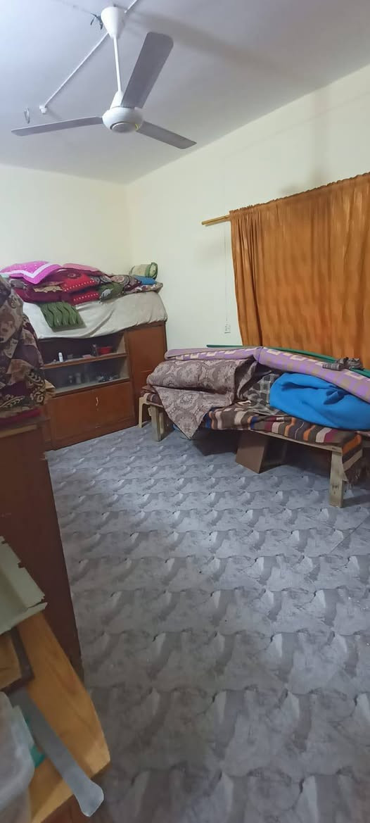 سلام عليكم من رخصت ابو الكروب بيت اللبيع طابو زراعي سند ٢٥ مساحة دونم كونكريت مسلح يتكون من غرفتين نوم وصالة واستقبال ومطبخ وصحيات داخلية وخارجية خدمات كاملة كهرباء وماء اسألة على شارع العام مباشر العنوان طريق السنية الاتصال على الرقم ***********
