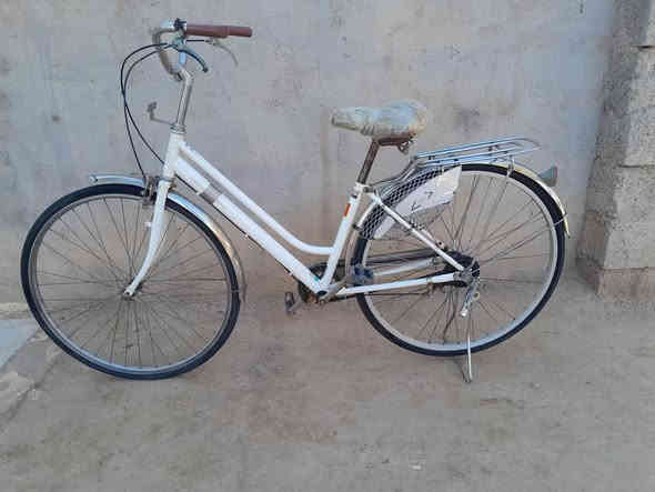 السلام عليكم للبيع بايسكل حجم 27جاهز مابي اي نقص العنوان واسط العزيزية مجاور محطة ابو نور القديمة السعر 60 وبي مجال اتصل وبيك خير وادلل الاستفسار الاتصال على الرقم ***********
