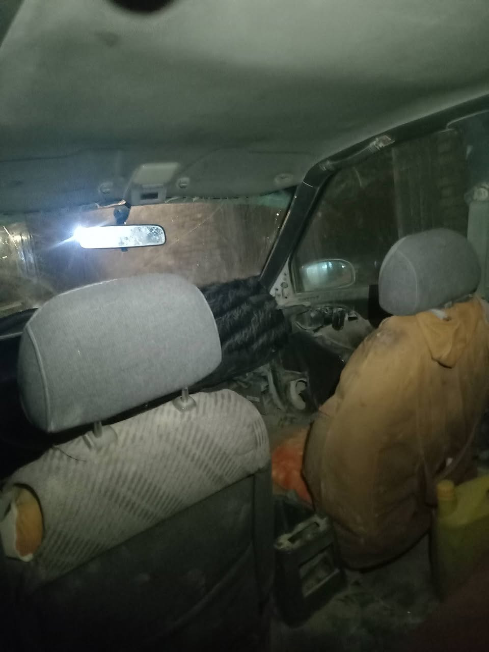 السلام عليكم للبيع اسبرو ٩٥ مشروع وطني سنويه ساقطه اللوحه الخلفيه مفقوده ب15$
***********
