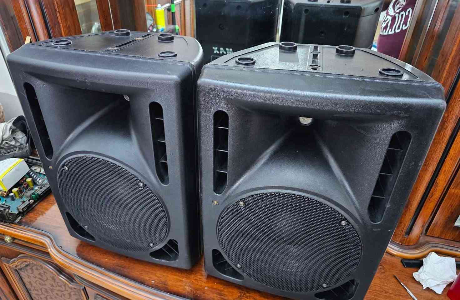 السلام عليكم 
سماعات max 150w 
بلاديات وزن ثقيل ١٠ انج كروس اوفر وتويترات تيتانيوم السعر ١٥٠ الف


**إذا كنت صاحب هذا الإعلان وتريد حذفه لأي سبب، رجاءا أرسل رسالة إلى الدعم الفني**