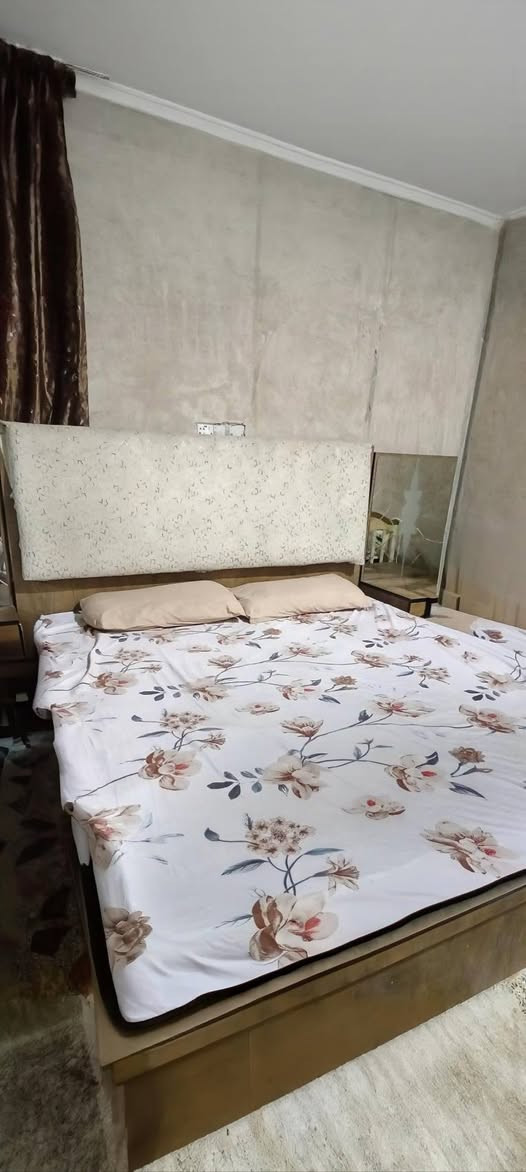 غرفه نوم للبيع 6 قطع مكانها الغزاليه ضررها بسيط سعرها مناسب جدا الاتصال على الرقم ***********
