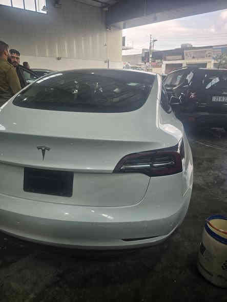 السلام عليكم اخوان 
اني عندي تيسلا ابيض حادثها فقط بنيد بها صبغ ، باب سكن بها شوية عيوب اريد مراوس ويا تيسلا دبل موتور نفس الموديل لون اسود او ابيض مو مشكلة و هم ماعندي مشكلة ويا صبغ 
موديل : ٩/٢٠٢٢
سيارة مرقم السليمانية بأسمي ثاني يوم احولها بأسمك
ماشية ١٢٠ الف كم بيدي جان ما ماشي الا تقريبا ٤٠ الف

تواصل عبر واتس اب 
***********
