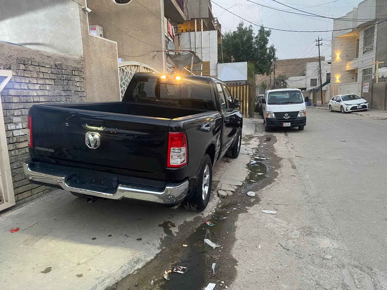 السلام عليكم للبيع فقط دوج رام بيك هورن موديل 2023بودي طويل باب قصير السياره مكفوله من الضربه   ماعدا جاملغ جهت السايق  صبغ تبريد تدفئه تايرات جديد  السعر 250 وبي مجال للاتصال ***********مكان بغداد جديدة
