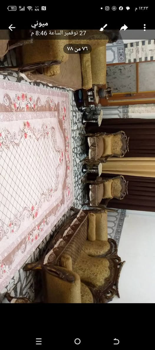 السلام عليكم ورحمه الله
تخم ايطالي الصنع حفر يديوي خشب البلوط ثقيل جدا عشر مقاعد السعر ٦٠٠ نهايته العنوان البنوك ***********
