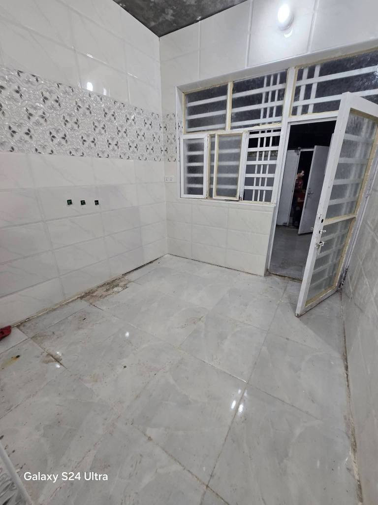 سلام عليكم بيت للبيع او مرواس بسياره طابو زراعي مسجل بلبلديه المساحه 100 متر اساس صب كونكريت البناء طابوق السقف اعكاده يحتوي على غرفه وصاله ومطبخ وتخاريج بناء جديد تسليم مفتاح السعر 22 مكانه نجف كوفه شارع الحوزه للاستفسار *********** النجف, العراق
