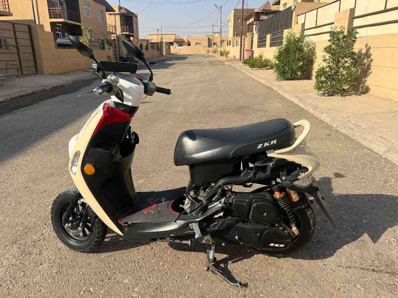 سلام عليكم دراجة ماكس بوليسي حديث ZKh للبيع دراجة شلعه ومعدل 
سعر 300 الف وبي مجال للتواصل *********** العنوان تكريت
