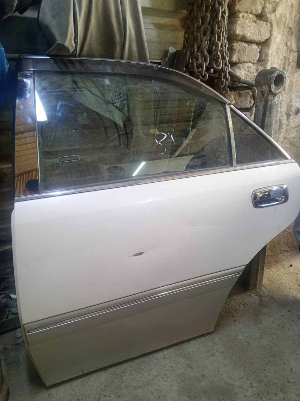 سلام عليكم باب خلفيه
جهت سائق باب نضيفه بيه هاي ضربه خفيفه 
وا دعميه هيه ول لحيه هم نضيفه مابيه شي 
الي تفيده يدخلي خاص او يخبرني 
***********
