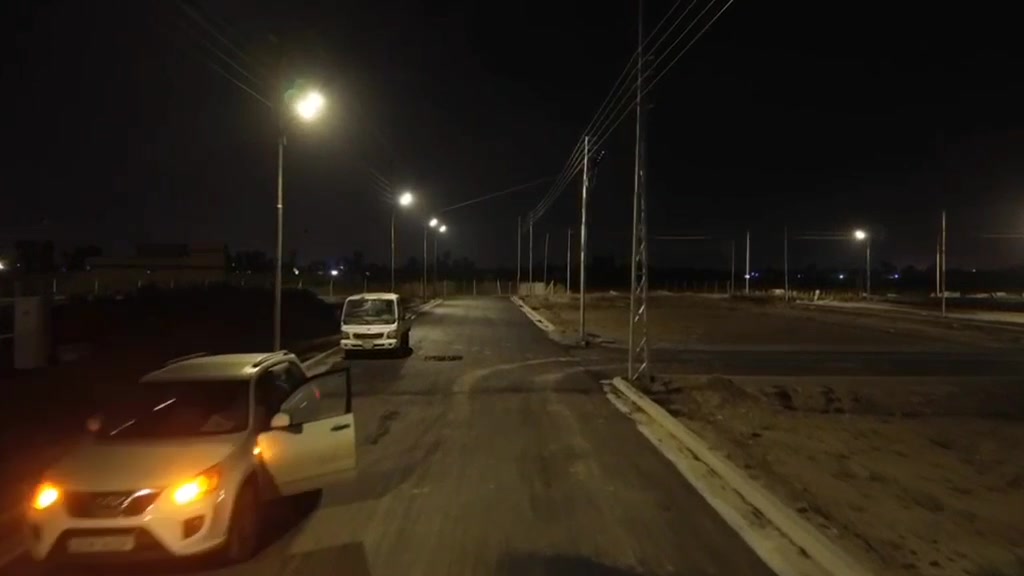 تبلغ مساحة الأرض 16 دونمًا
مشروع سكني عمودي كامل 
العائديه لوزارة الماليه
تم تحديد الحدود بدقة باستخدام نظام الإحداثيات الجيوديزية (WGS84 – UTM Zone 38N)، مما يضمن الدقة التخطيطية بدون التباسات فنية.

يقع المشروع مباشرة على طريق مطار بغداد الدولي ويقابله من الجهة الأخرى منطقة اليرموك . 

حصل المشروع على الموافقات الكاملة لتشييد 12 برجا سكنياً بارتفاع 23 طابقًا لكل منها، وبمساحة طابقية نموذجية 1,350 م²،

تبلغ المساحة السكنية القابلة للبيع 303,750 م²، كما تم تخصيص 35,850 م²

الخلاصة

المشروع يمثل واحدة من أكثر الفرص الاستثمارية الجاهزة قيمةً في بغداد - الكرخ :
• موقع نادر للغاية
• عائد استثماري كبير
• جاهزية تنفيذية كاملة
• رخص ومخططات نهائية
• مجتمع سكني عمودي حديث ومتكامل الخدمات

مؤهَّل ليصبح من أبرز المشاريع السكنية العمودية المستقبلية في بغداد.
……..،.،
تبلغ قيمة بيع الاجازه للمشروع مكتمل الموافقات والتخطيط: 
   26 مليون دولار  
وعمولة 1 مليون دولار مناصفه للوسطاء يصير المبلغ ٢٧
 
تاريخ استلام الاجازة 2025/10/17

العنوان
مشروع قرب جسرحي العامل مقابل سفارات قريب علي اليرموك قرب المطار قريب علي القادسيه قريب علي حي السفارات قريب علي حي الحطين قريب على السيديه قريب علي حي الجامعة موقع حلو مميز واجازه جاهزه تحياتي 

مشتري جاد تواصل واتساب
***********