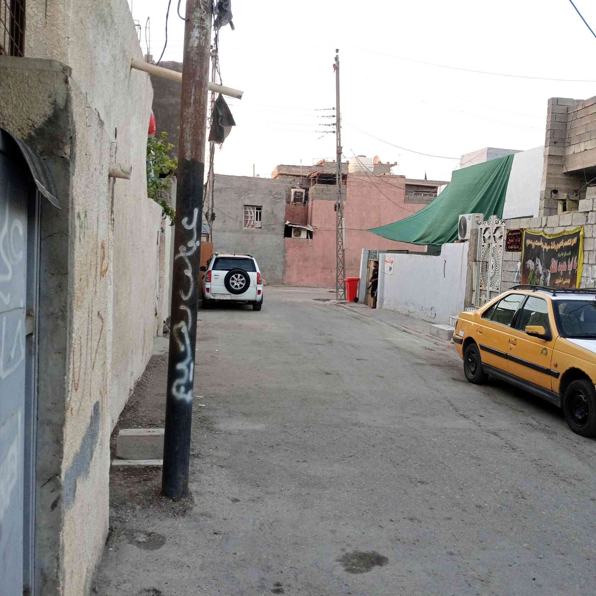 بيت للبيع في بغداد حي البتول مقابيل الفلكه حي النصر 75متر الواجهه 4النزال20استقبال غرفه نوم صاله حمام غرفه فوك على قياس الستقبال مي مجاري كهرباء تبليط الصور تحجي على نظافه البيت اي استفسار ***********. البيت زراعي
