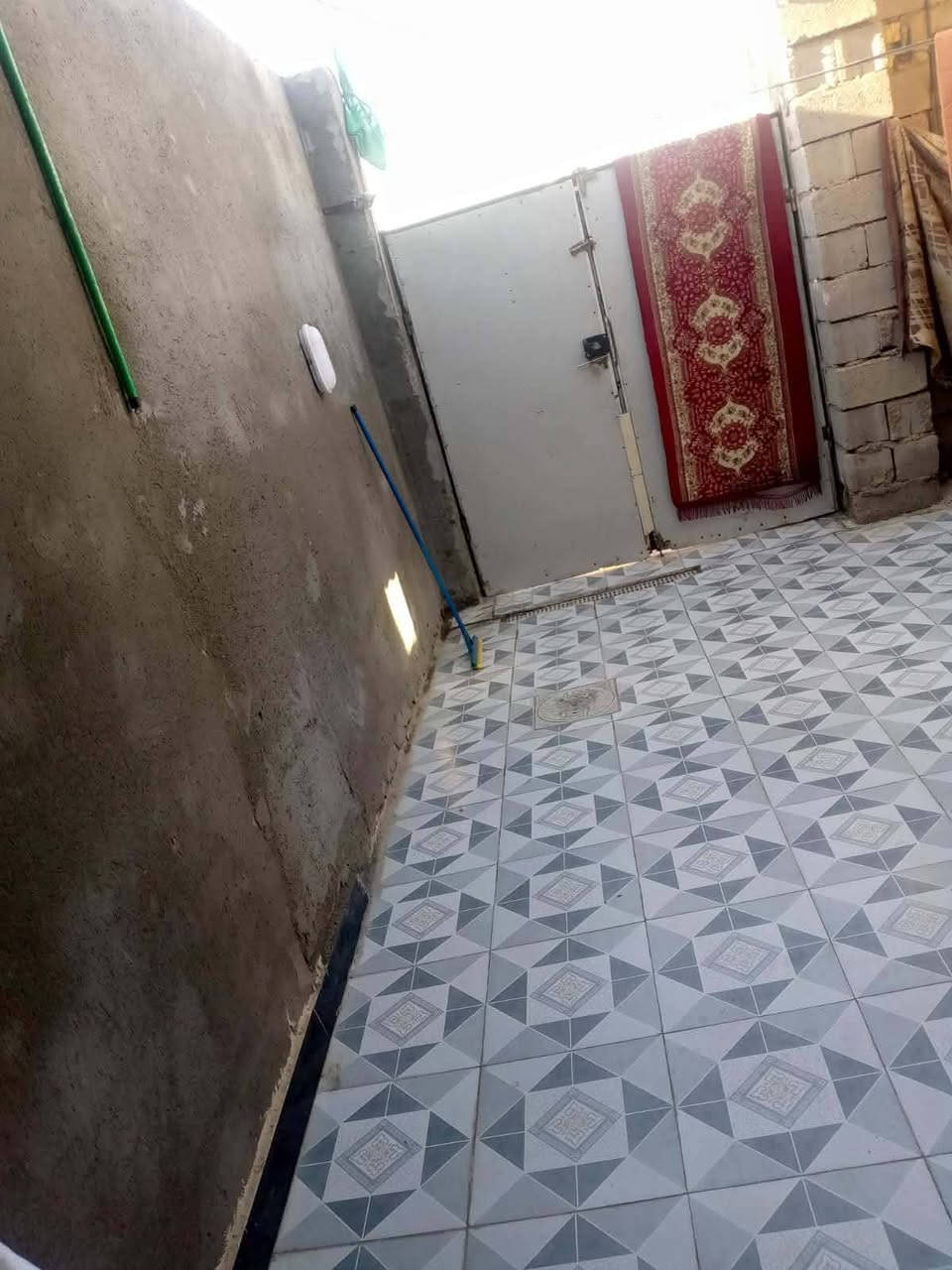 بيت للبيع قريه النصر المساحه ١٥٠ البيت نظيف السعر ٣٩ وبيه مجال والاثاث للبيع وياه متكون البيت من غرفة وصالة و مطبخ واستقبال ومنور داخلي بيه حمام ومطبخ حار
للاستفسار ***********
