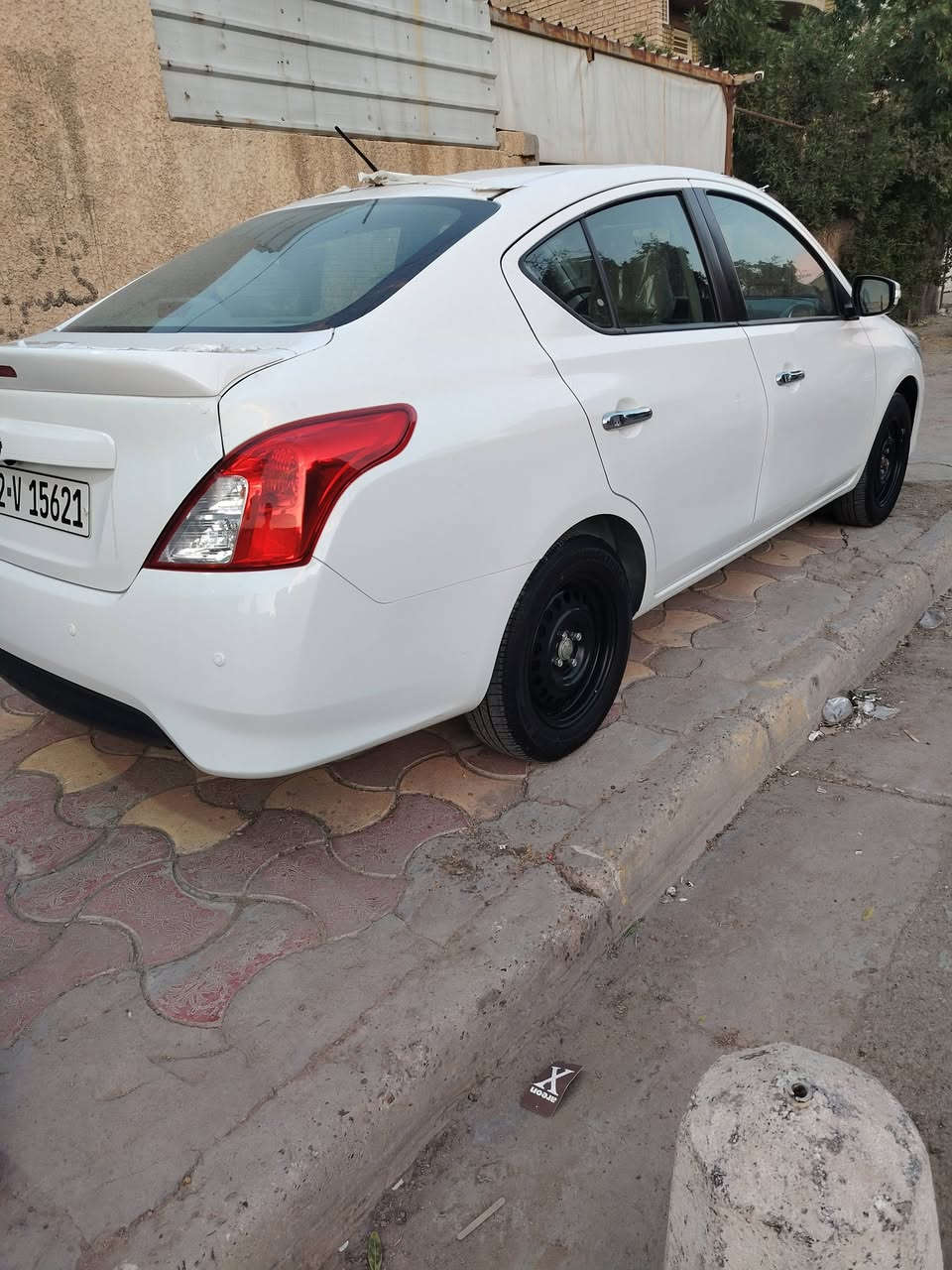 السلام عليكم شباب 
نيسان صني للبيع 2025 ماشيه  (11الف) اربيل تحويل ثاني يوم سياره على وضع الشركة جديده رصعه بالباب اليمنة  المكان بغداد مدينه الصدر السعر125 وبيها مجال بسيط
***********
