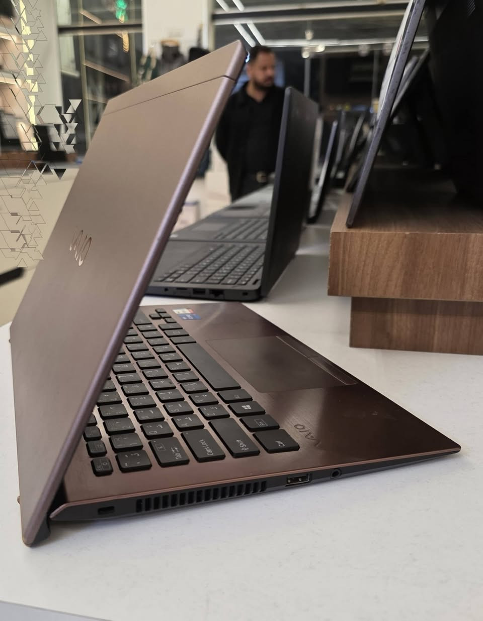 #MADE_IN_JAPAN_شاشة_لمس

✨ SONY VAIO SX14 | أناقة يابانية وأداء فائق ✨

لابتوب خفيف، أنيق، ومثالي للأعمال الاحترافية والدراسة المتقدمة 💼🎓

⚙️ المواصفات:

معالج Intel Core i7 الجيل 11

RAM 16GB DDR4

SSD 256GB
شاشة حجم 14 FHD IPS [ لمس]
كرت شاشة Intel Iris 8GB
منافذ حديثة Type-C

🔹 الحالة: وارد أوروبي – صناعة يابانية 🇯🇵
كالجديد | نظافة 95% فما فوق
🔋 البطارية: بحالة ممتازة (ضمان ساعة وأكثر)

🎁 السعر: 600,000 دينار فقط
✔️ شامل توصيل مجاني
✔️ هدايا : حقيبة + ماوس

🛡️ الضمان:

فحص وتشغيل أمام المندوب
استخدام أسبوعين (أي خلل مصنعي يُستبدل بنفس الموديل)


**إذا كنت صاحب هذا الإعلان وتريد حذفه لأي سبب، رجاءا أرسل رسالة إلى الدعم الفني**