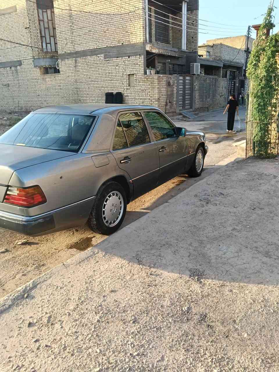 سلام عليكم اخواني مرسيدس للبيع موديل 91 مكينه بلاد قبق اسود 300 بسمي سنويه 27 سياره جاهزه لا ضربه ولا تبديل قواعد بلاد سليمه. ***********
