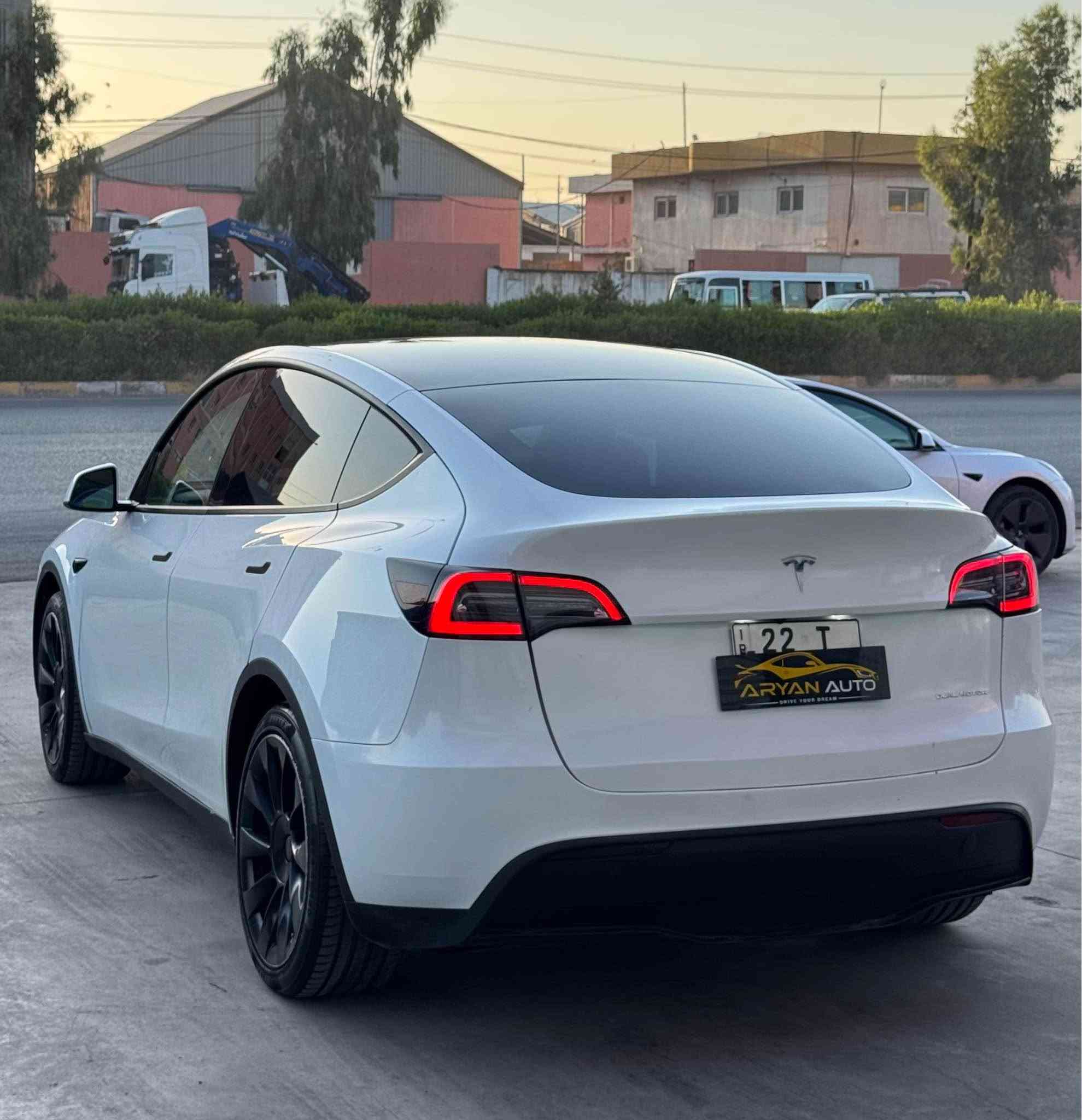Tesla Model Y Dual motor Long Range
تيسلا y دبل ماتور 
فقط صندوق صبغ 
بدون دواخل بدون ارباك
شوي تعديل جملغ سكن امامي
عداد : ٤٠ مايل
سعر ٢١٥
***********—*********** أربيل, العراق
