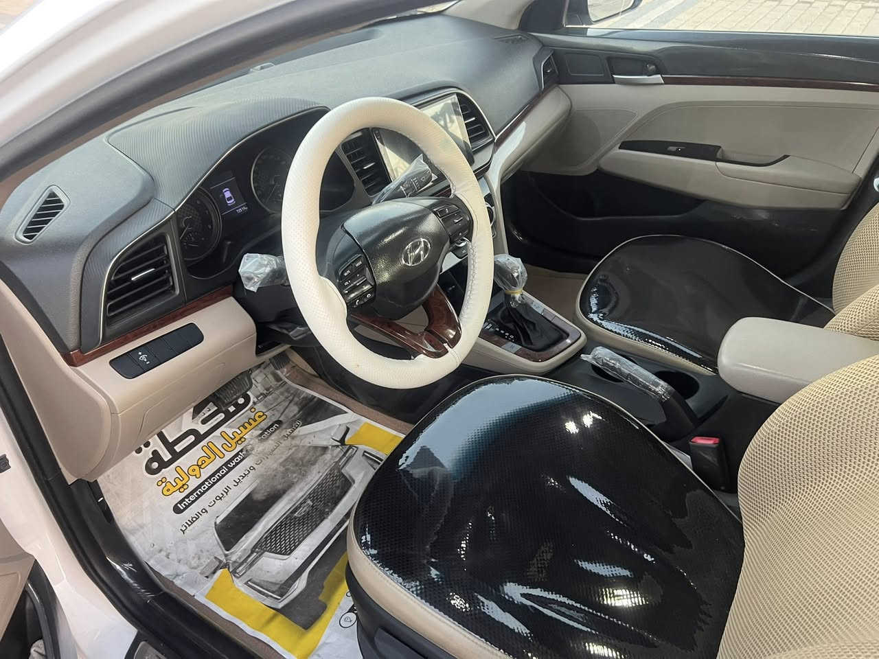 سلام عليكم الإنترة خليجي فول واحد على واحد موديل 2020 سيارة.  (بصمة +فتحة +جلد +قطعتين تبريد+مري شفط +حساسات+كامرة +جنطة ذكية +داخل صاج بيجي )سيارة نضيفة وجاهزة من جميع النواحي سنوية وهزة جديد ورقم دولي ملاحضة ❗️جاملغ خلفي صبغ موضح في لسونار مع صور للاستفسار ***********
