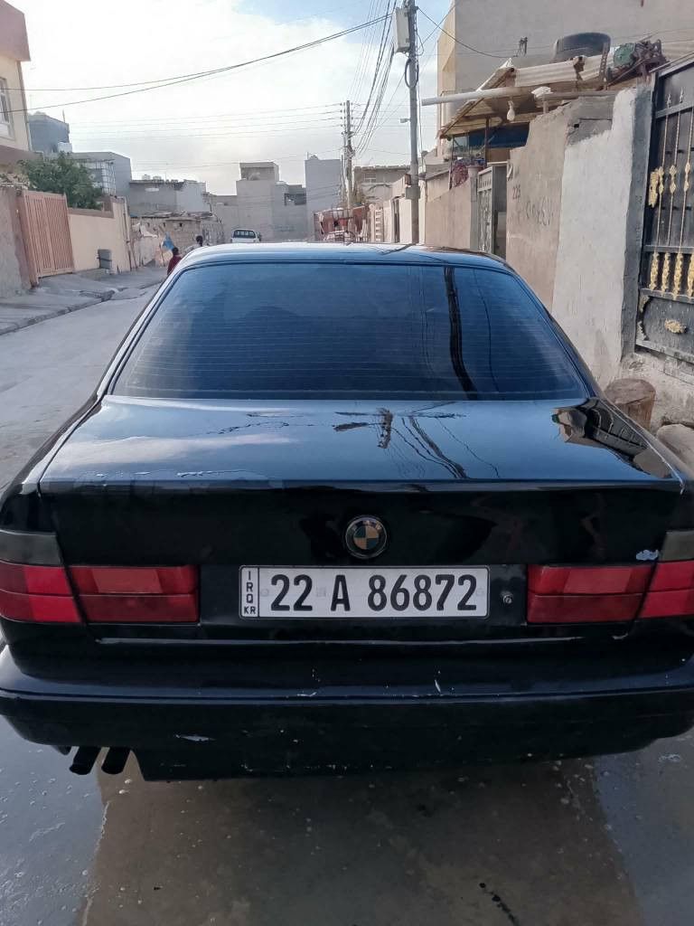 بي ئێم ٥٢٥ 
مۆدیل ١٩٩٣
فول مواسفات. بس گێر عادیه
گێر و مه کینه و ته برید کامل به شه رت
سه یاره که سبوغ عامه ل جوانی 
جه مپی زۆر خه فیفی هه یه
ڕه قم و سه نه وی نوێیه هه تا ٢٠٣٠
هه موو شتێکی به شه رته و مزبوته
نرخی ٦٣ ورقه و مجالێکی که م
له هه ولێره. ***********. واتس اب و فایبر أربيل, العراق
