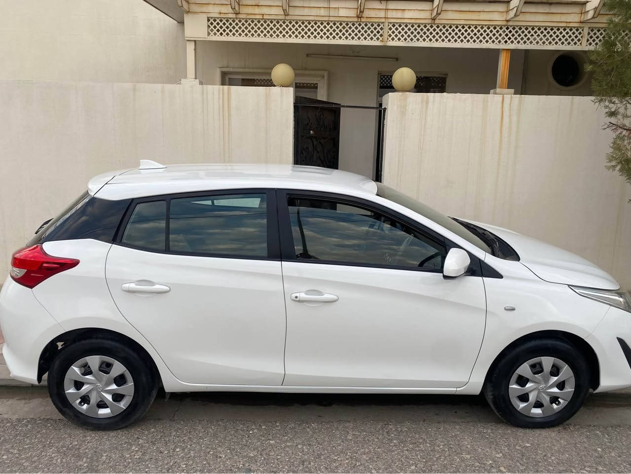 يارس موديل 2019ى مه كينه گچكه ى شه ريكه جيهان سه ياره يه كى زور جوانو نويه 56 هه زار رؤيشتيه هه موو شتى نوى كرايته وه سه ياره كه بى سبوخه يه ك جيكاى بجوكى ته عديله داواى 125وه ره قه
ى ده كه م كه مى مه جال *********** أربيل, العراق
