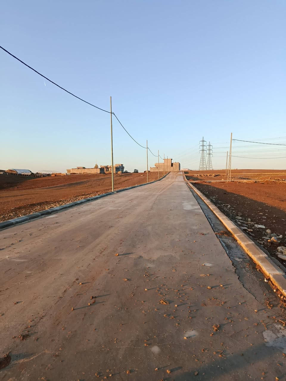 ارض للبيع جمعيه  ام ربيعين خدمات المساحه 200 متر الواجهيه 10 السعر 22 وبي مجال الاستفسارم اتصل هذا الرقم *********** اسيا ***********
