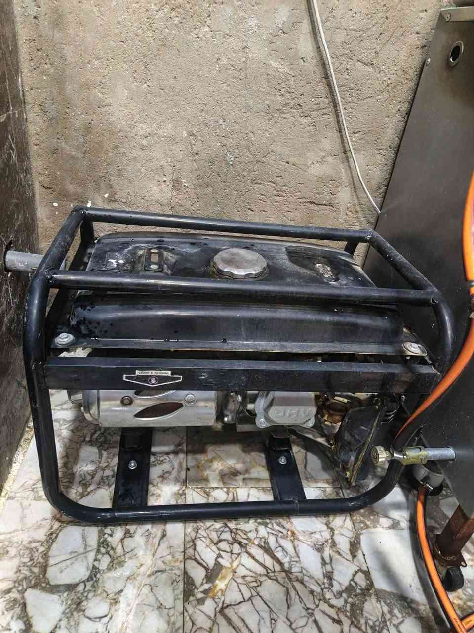 للبيع استخدام قليل كلش مولده +كتر كهربائي 
‏‪***********‬‏
