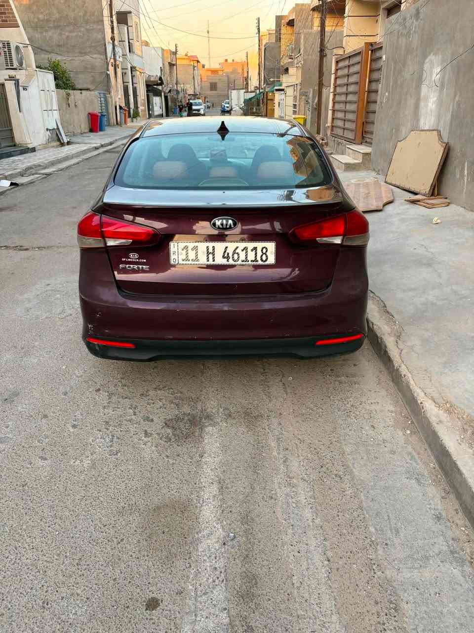 فورتي 2018  وارد امريكي ضررها الباب وجاملغ ايمن الامامي فقط امريكي واكو ملاحضاتت بسيطه بسياره سعرها120، وبيها مجال ***********

