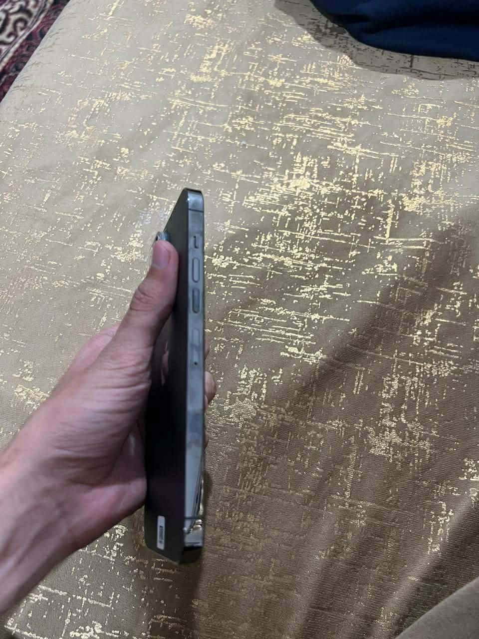 ايفون 13 برو ماكس ذكرة 512 بطاريه 83 موبايل تك سيم موبايل على فتحته ***********
