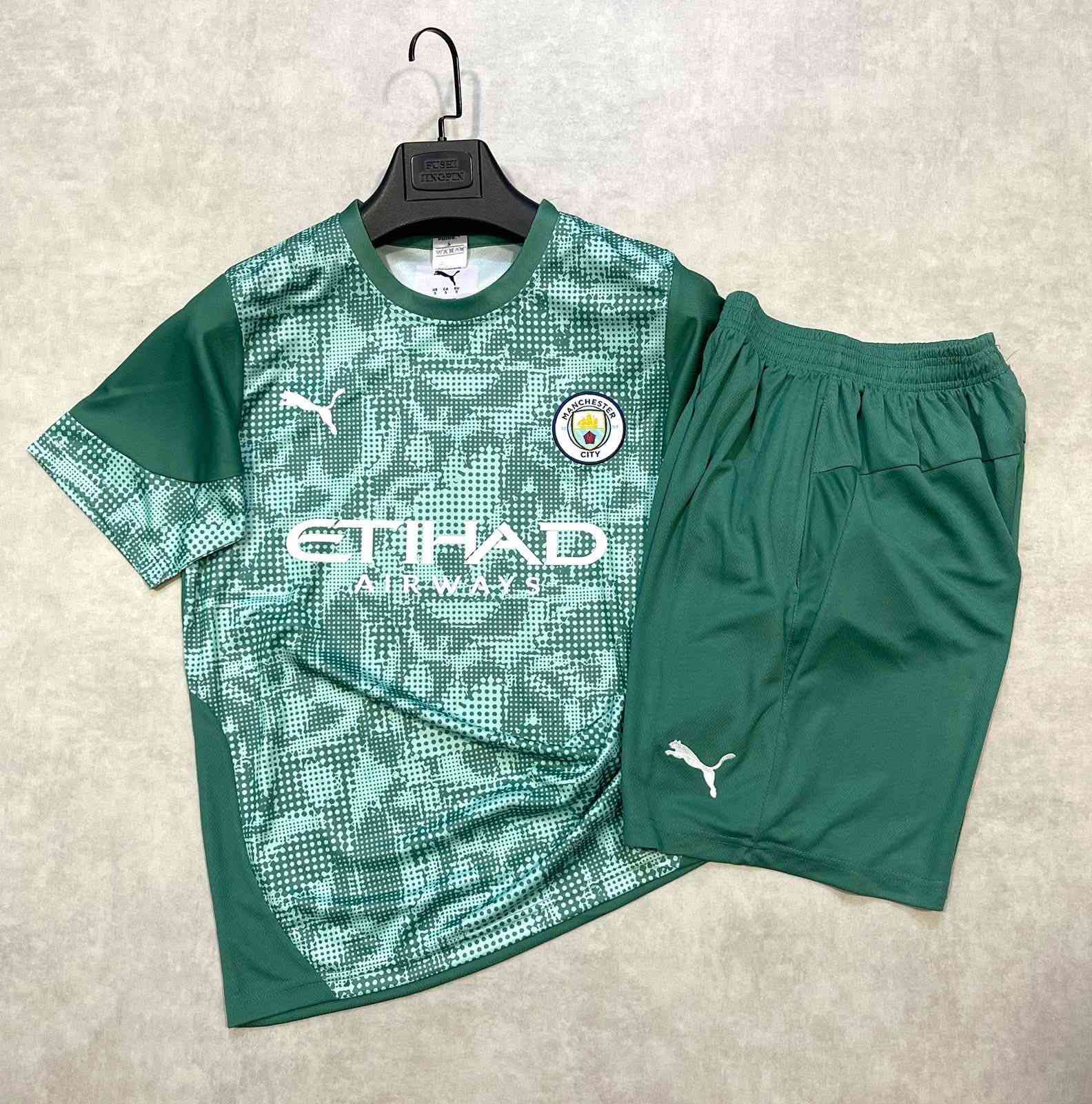 بسم الله الرحمن الرحيم
‏
بداية الموسم الصيفي/2026
تراك برمودة أندية تايلندي سحاب موديلات 2026 اكثير من 30 موديل موجود 
القياسات (M L XL XXL)حافظ القاضي مجمع عموبابا الطابق الثاني
***********
