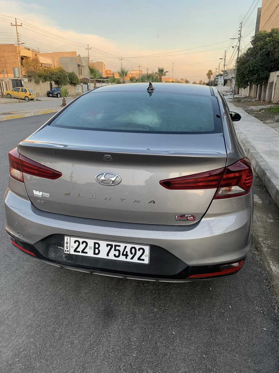 النترا /٢٠٢٠ماشيه٦٠مكفوله وجديده على وضع الشركه بيها فقط تعديل بارد اسفل الباب خلف السايق والباقي مكفول شرط الفحص والتراي  السعر ١٤٥ وبيها مجال وباسمي للاستفسار *********** ويوجد واتساب
