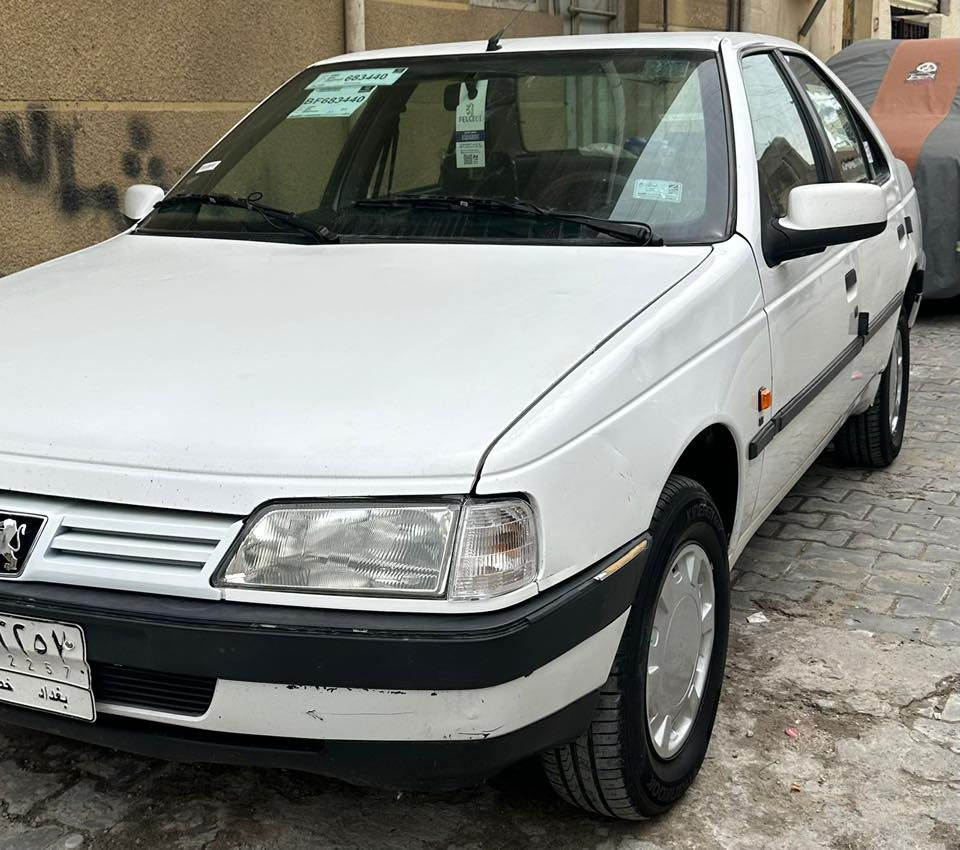 سلام عليكم عندي بيجو موديل ١٢ رقم بغداد خصوصي مكاني بغداد الكرخ رقم تلفون ***********
