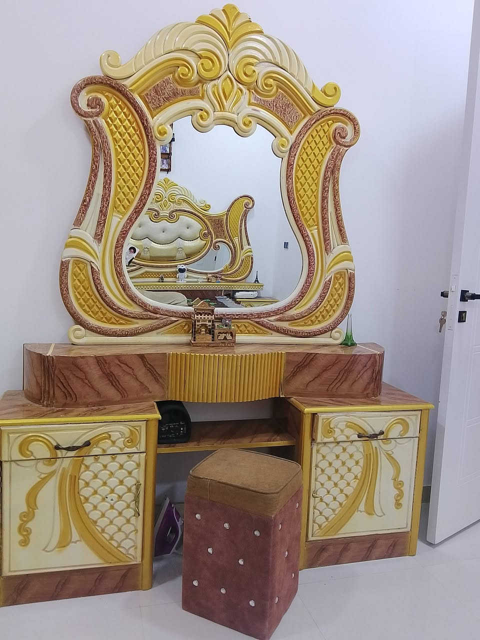غرفة نوم اخشاب البيع تواصل
على رقم الهاتف ***********

